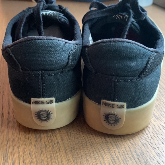NIKE -  SB Shane Black & Gum Skate Shoes Unisex - Picture 8 of 12